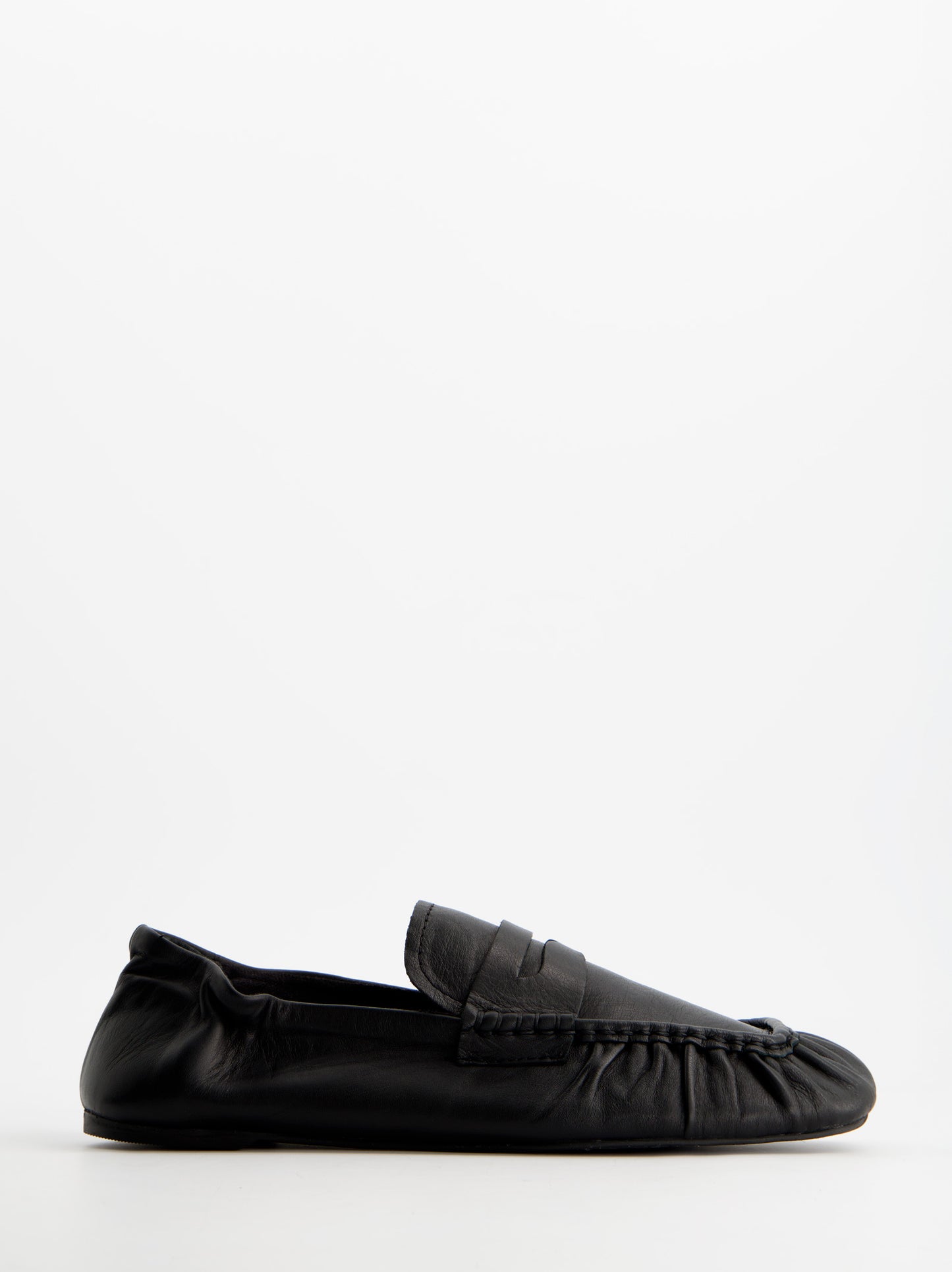 Black gathered leather loafer - ULK Momo