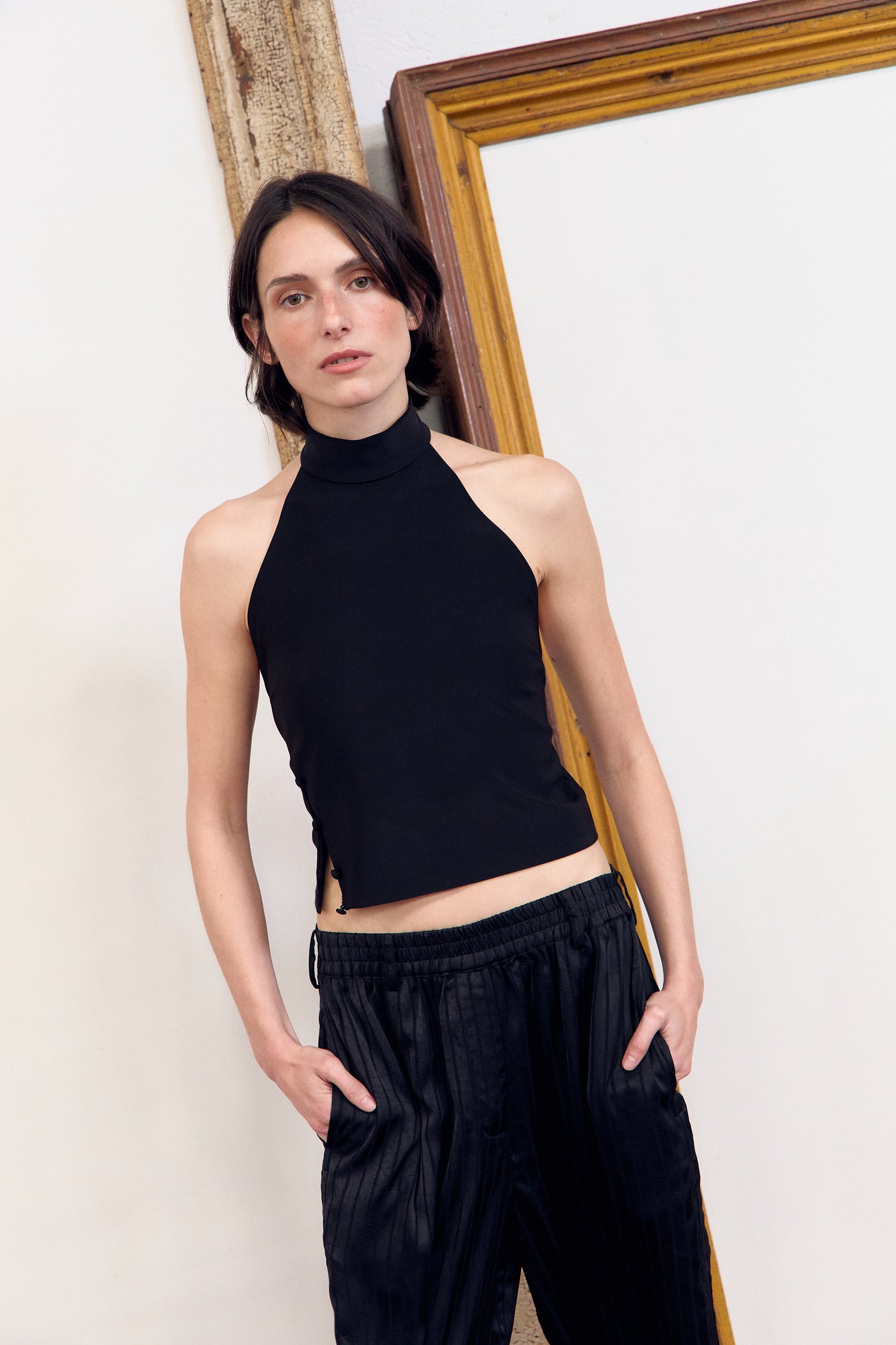 Top negro halter detalle botones - Lola