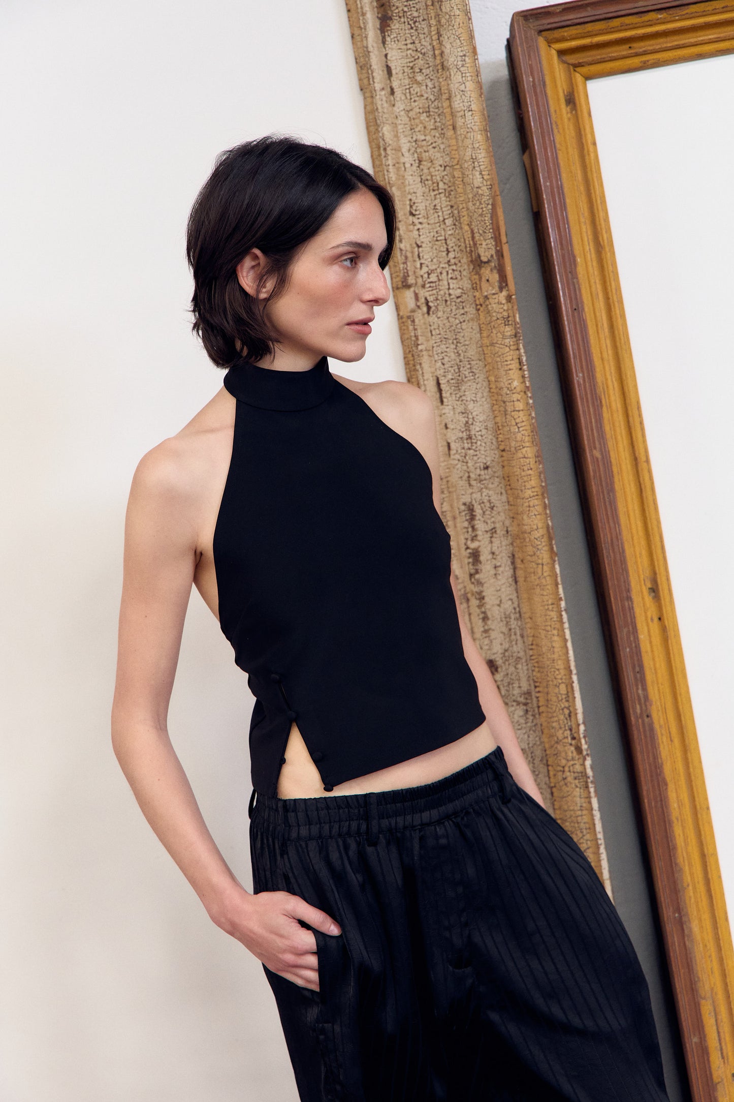 Top negro halter detalle botones - Lola