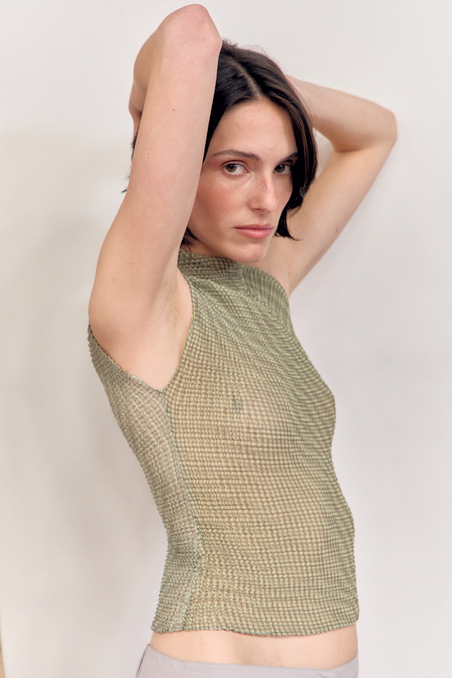Top micro-plisado de cuello alto - Isi