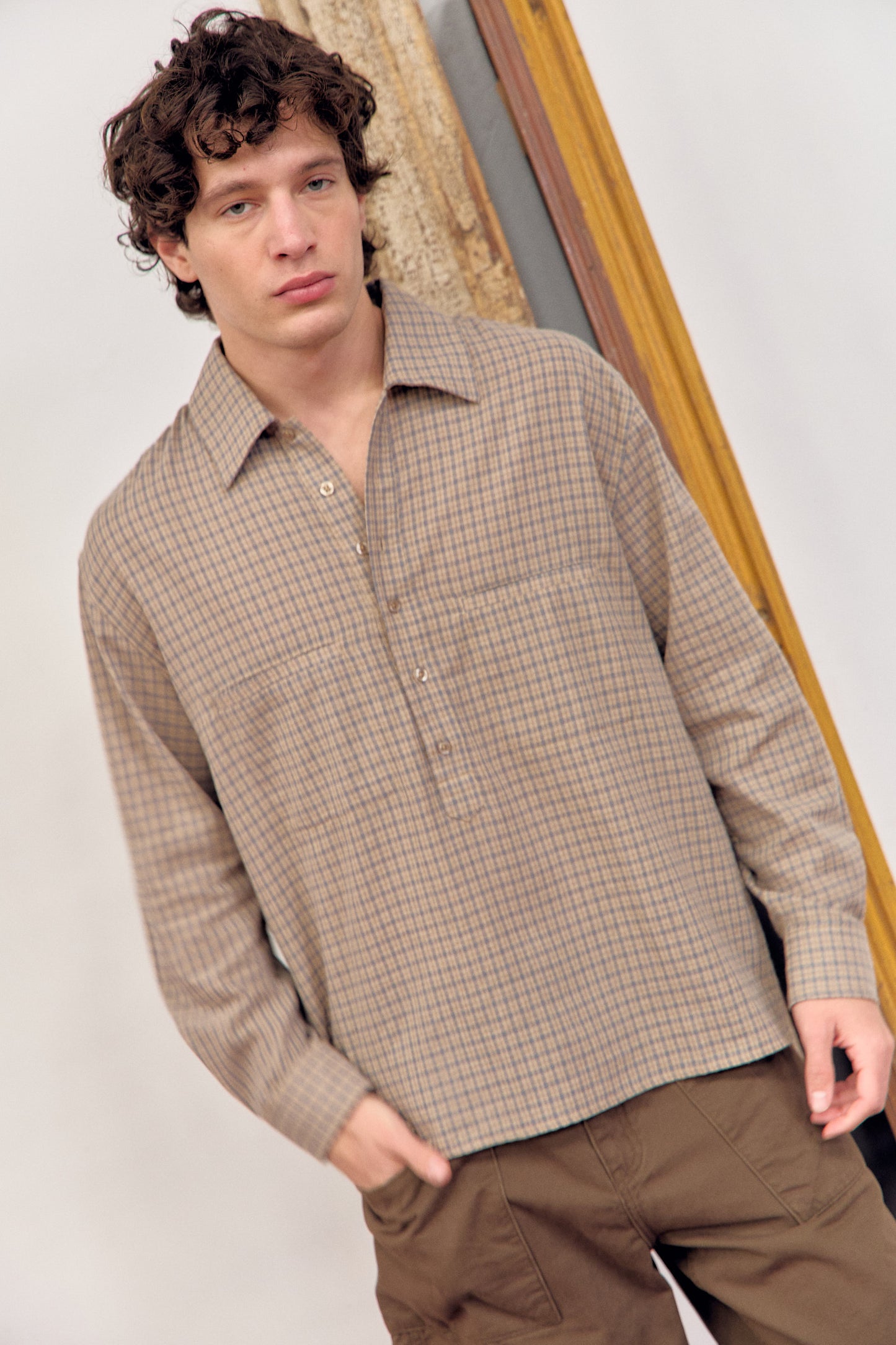 Camisa cuadros media botonadura detalle bolsillos Beto