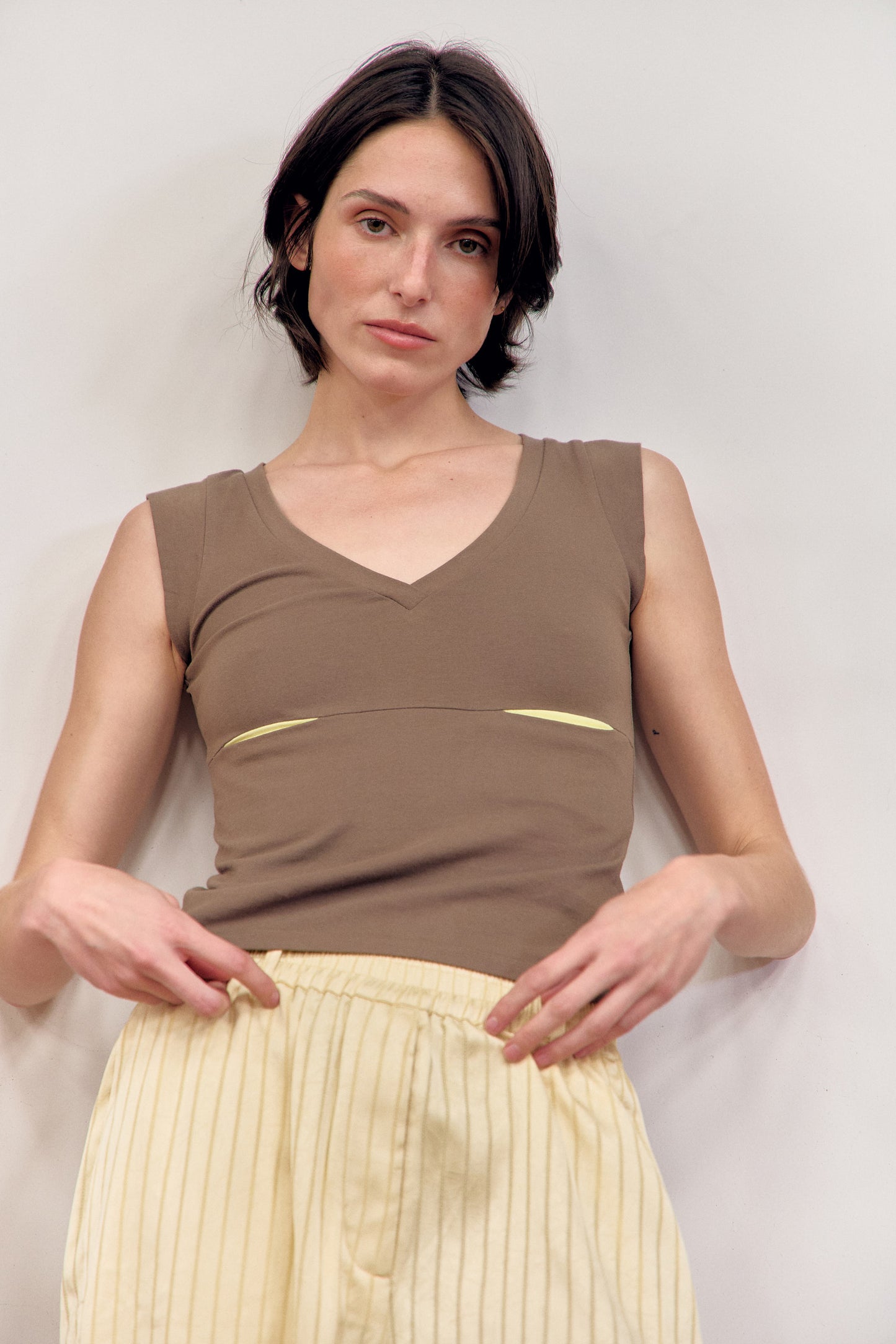 Top sin mangas con detalle cut out - Sunshine