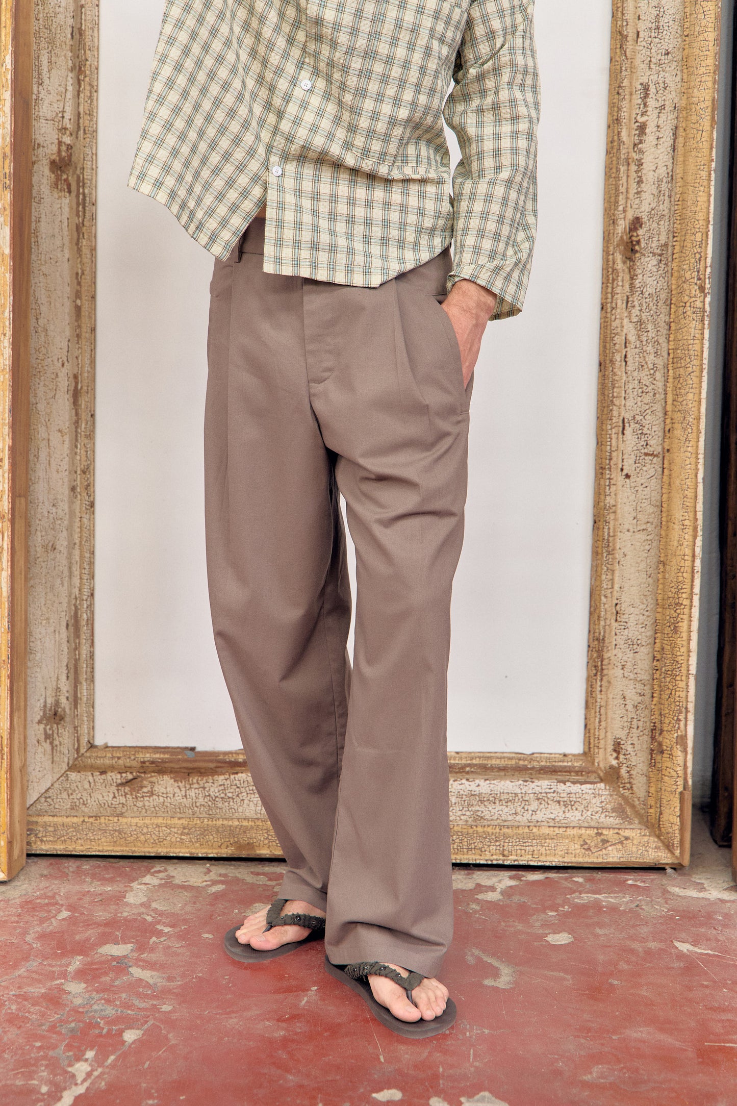 Pantalón fluido marrón bolsillo cuadrado Bobu