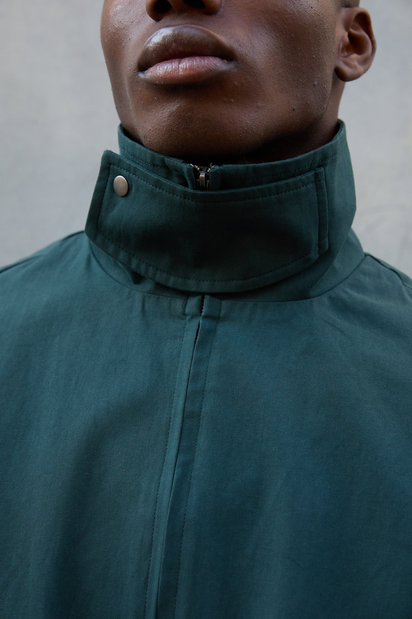 Chaqueta utilitaria de cuello alto Gulbi