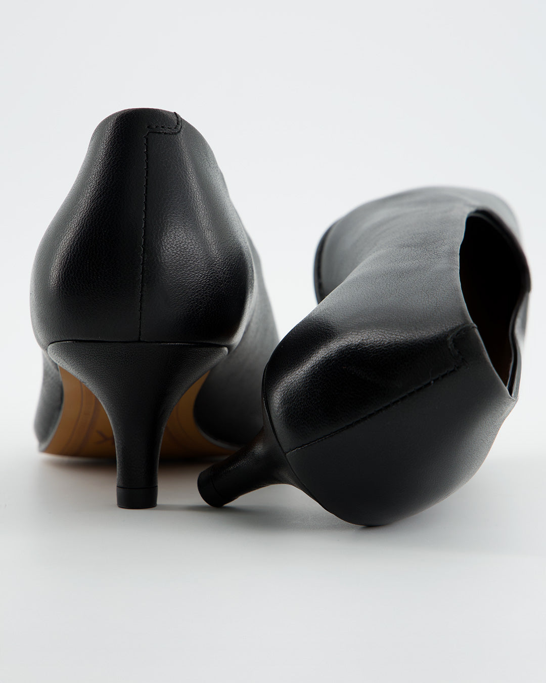 Black leather low-heeled pointed toe court shoes - Sizes