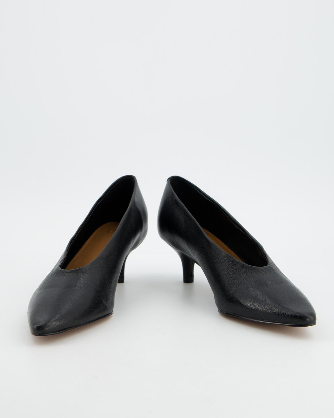 Black leather low-heeled pointed toe court shoes - Sizes