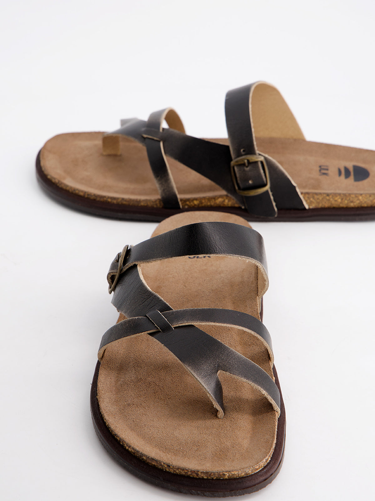 Black Leather Flat Sandal - Kravi