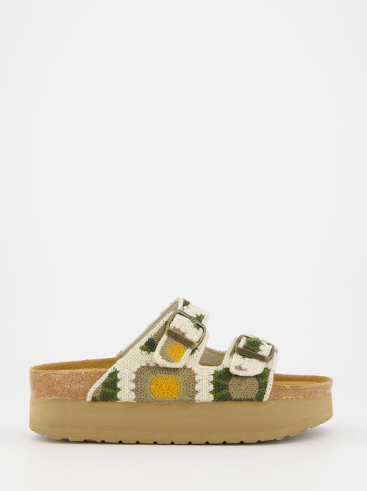 Sandalia de crochet con plataforma