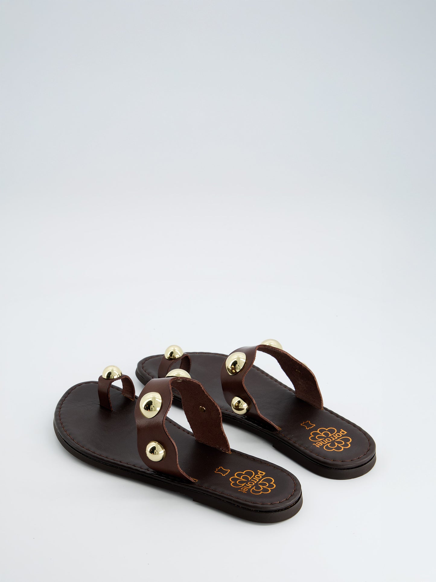 Sandalias De Piel Con Tachas Doradas - Porronet