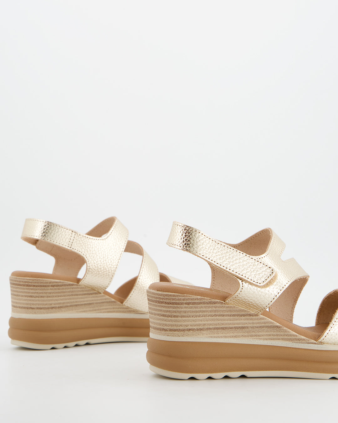 Sandalias Doradas con Plataforma - In