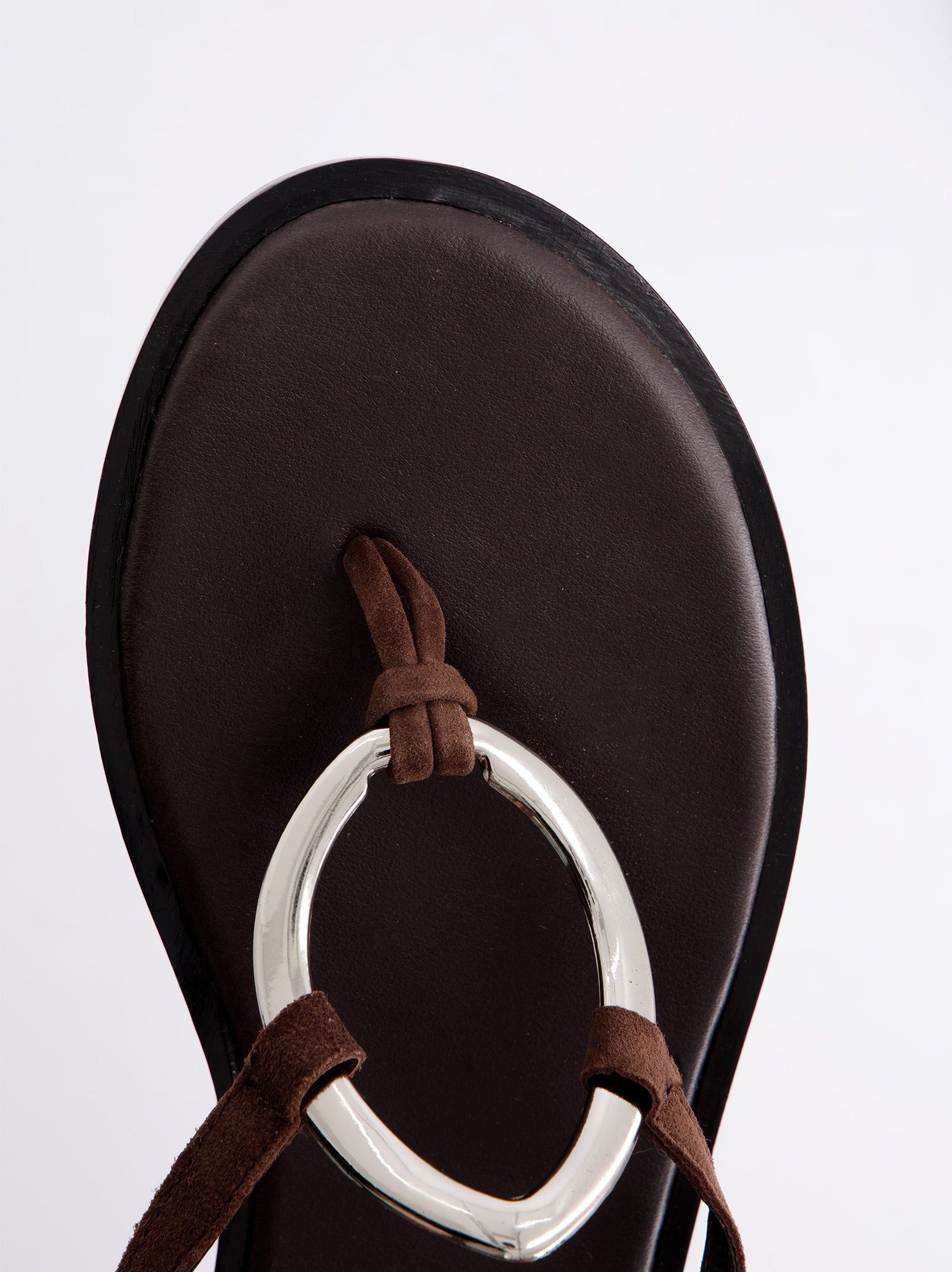 Sandalias Planas Marrones Con Adorno Metálico - Sienna