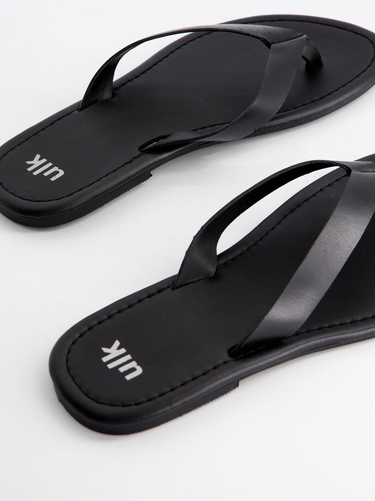 Sandalias Planas Negras - Saturno