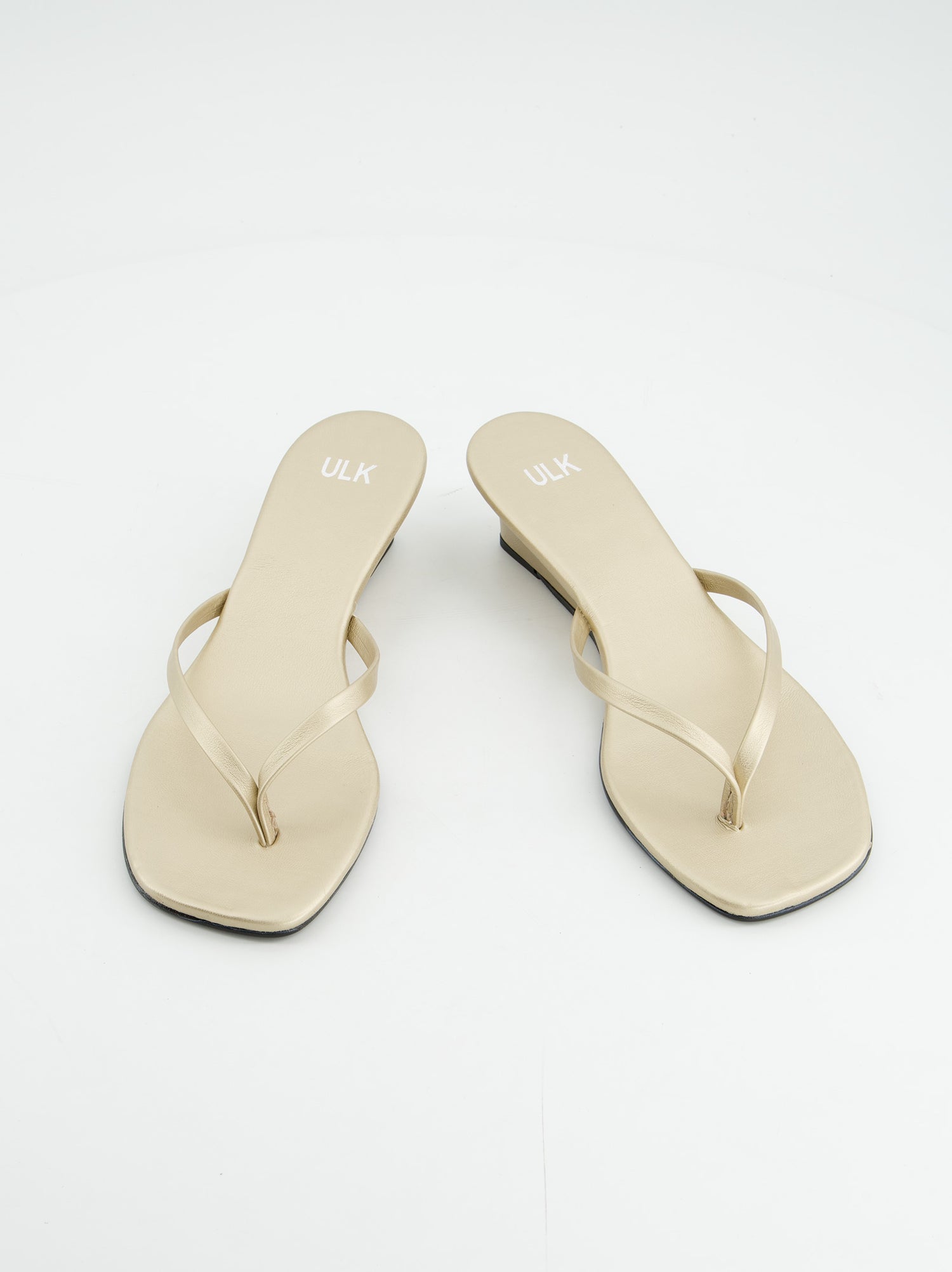 Sandalias de cuña doradas - Siete