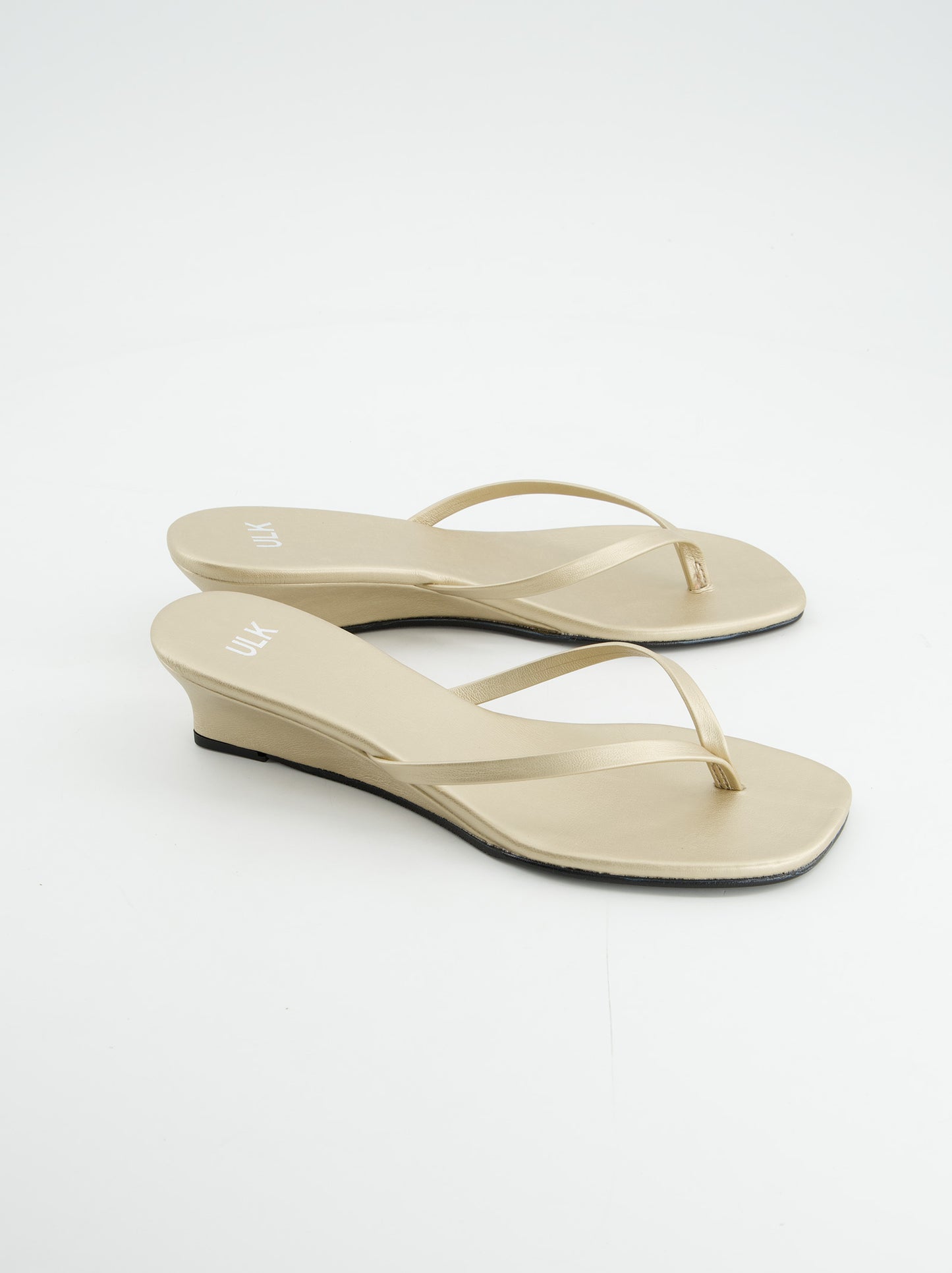 Sandalias de cuña doradas - Siete