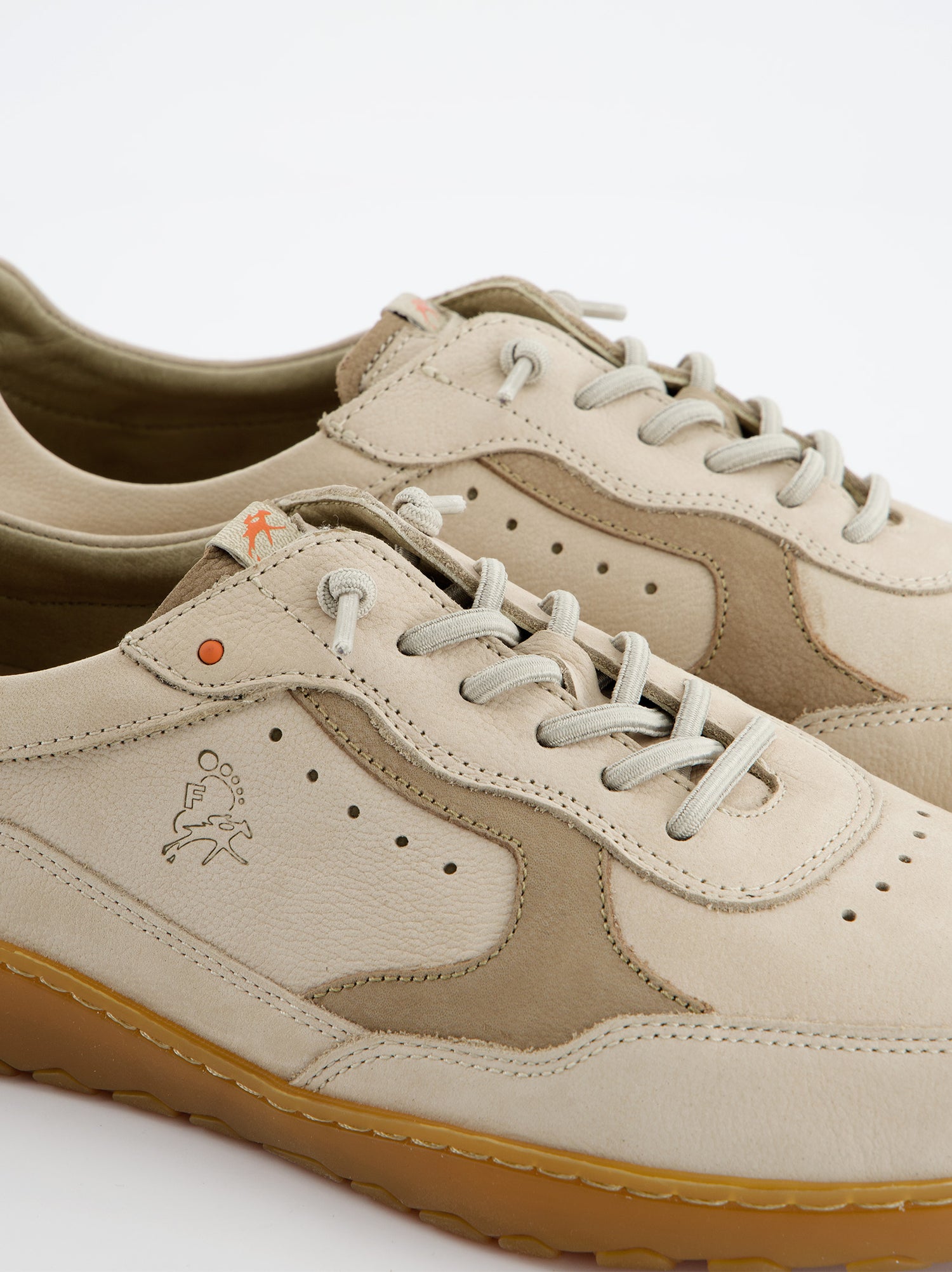 Sneaker De Piel Beige - Fluchos