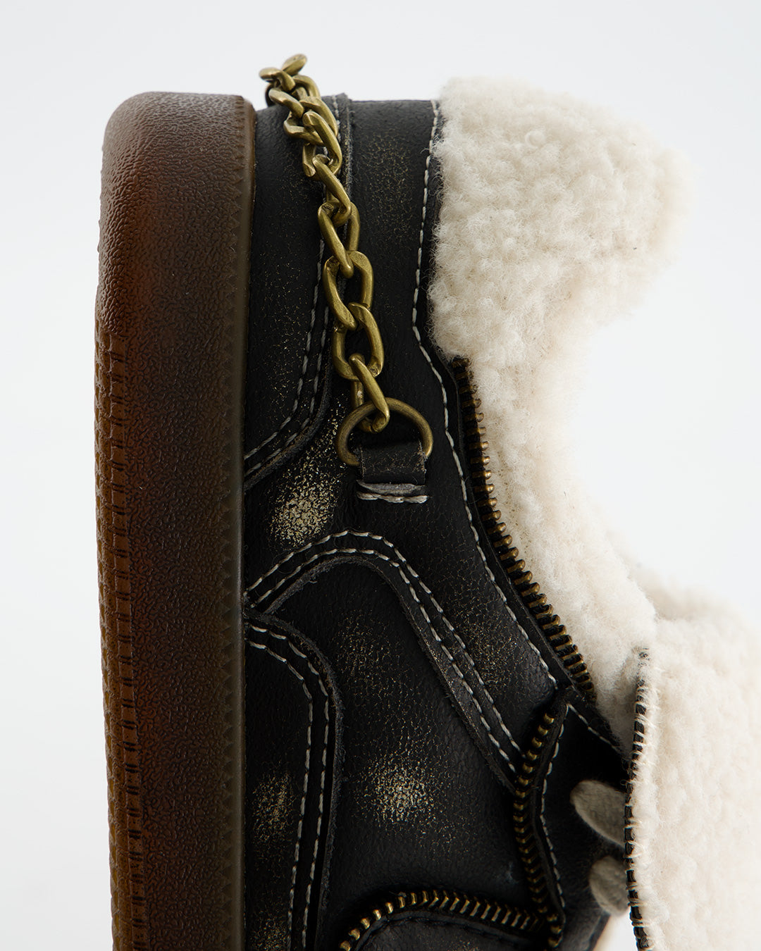 Sneaker de Pel con Cuello de Borreguito - Chile