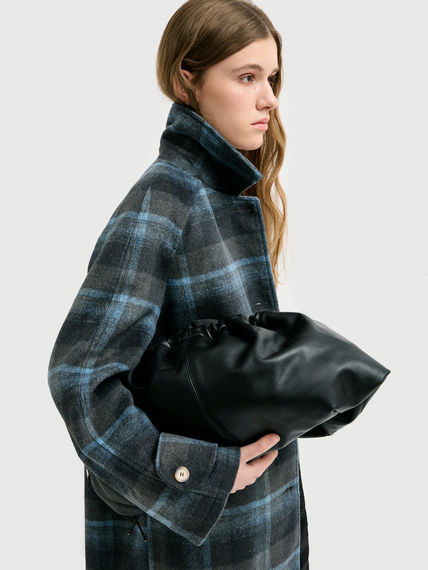 Bolso negro fruncido efecto piel - Bolor