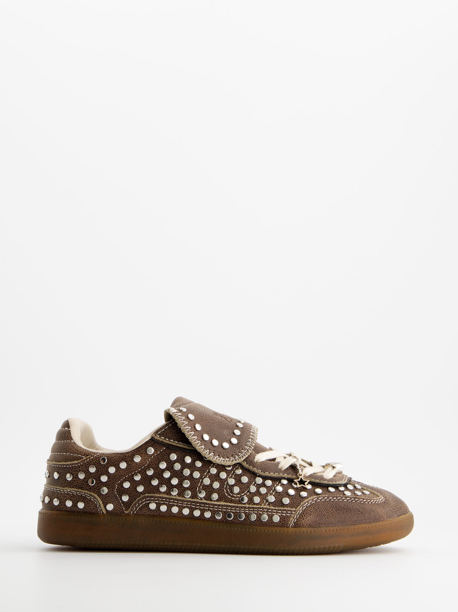 Zapatillas marrones con tachuelas - Chile