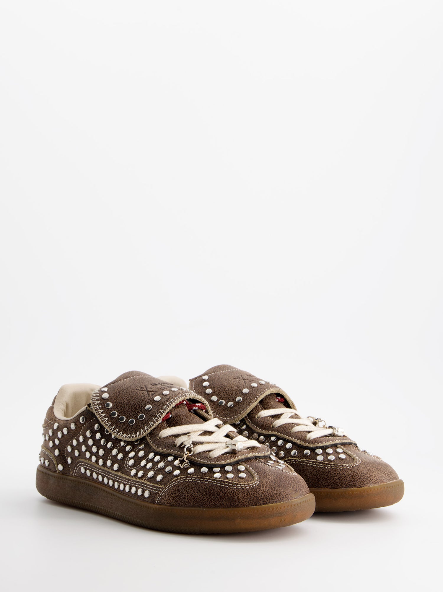Zapatillas marrones con tachuelas - Chile