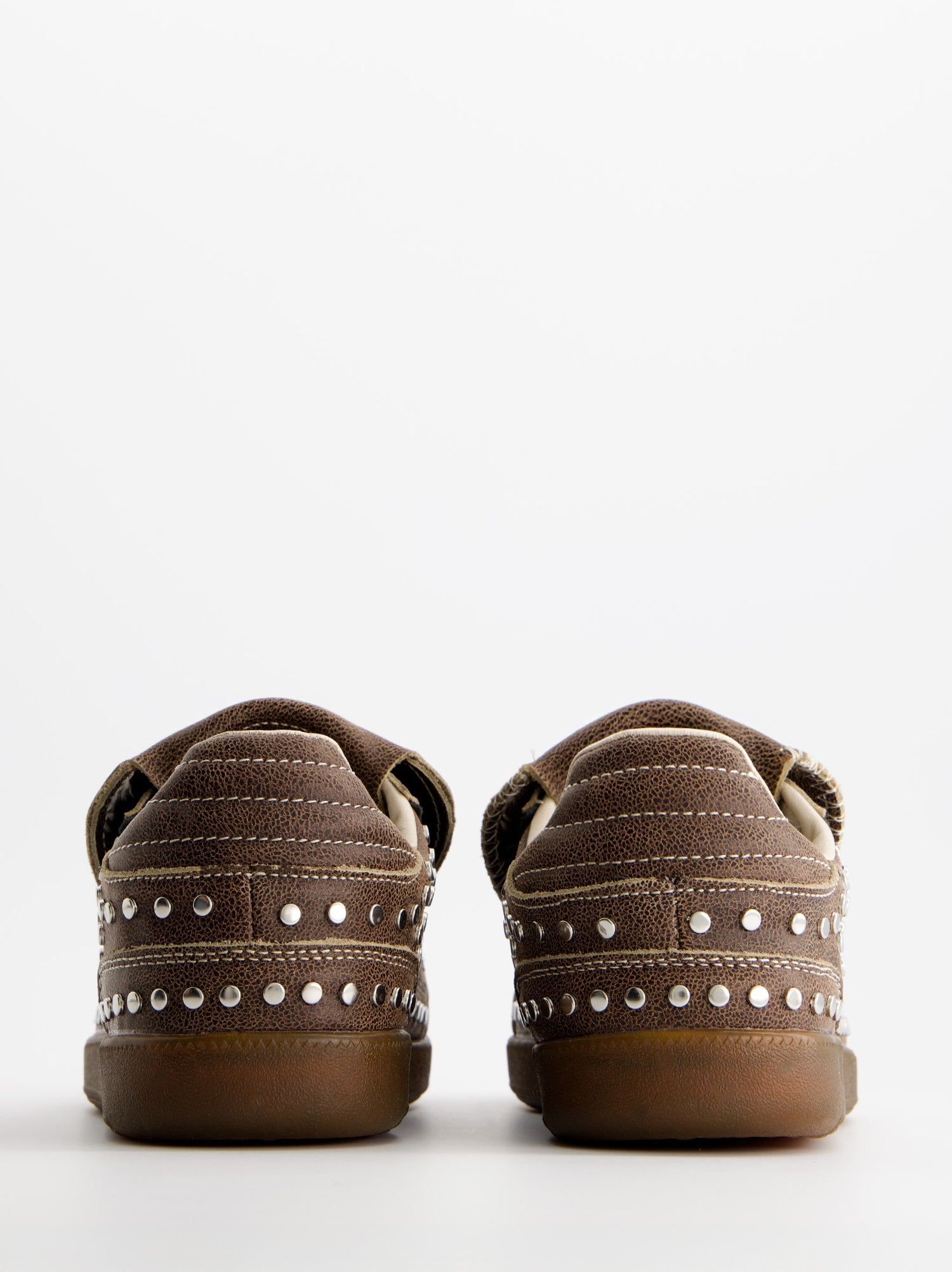 Zapatillas marrones con tachuelas - Chile