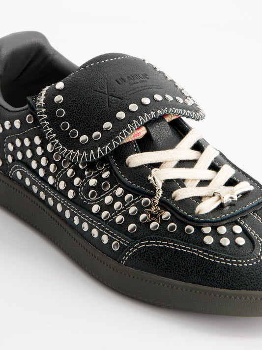 Zapatillas negras con tachuelas - ULK Chile
