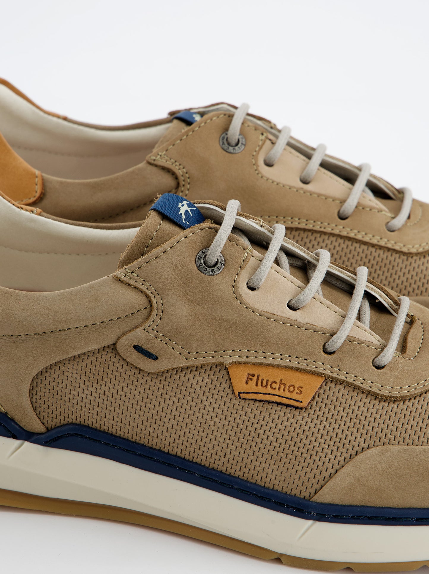 Zapatilla Casual De Piel Perforados Marrones - Fluchos