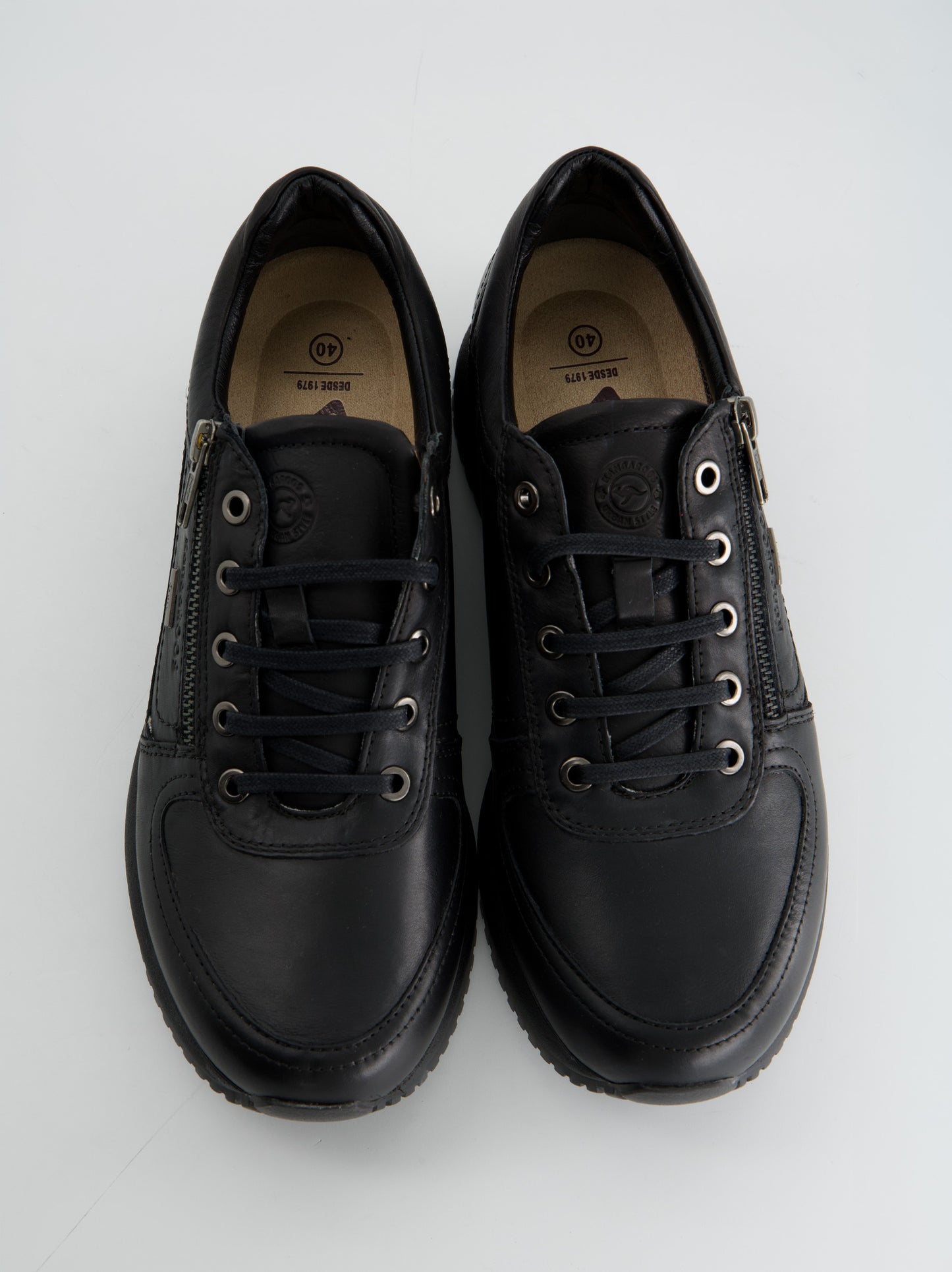 Zapatilla Casual Negra con Cremalleras Laterales - Kangaroos