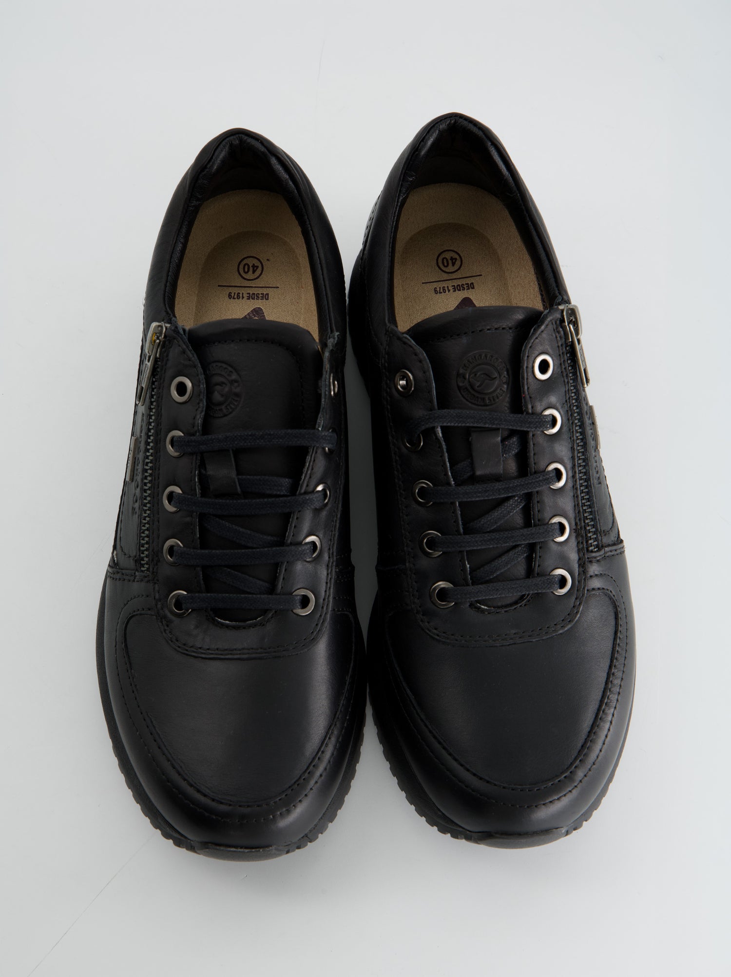 Zapatilla Casual Negra con Cremalleras Laterales - Kangaroos