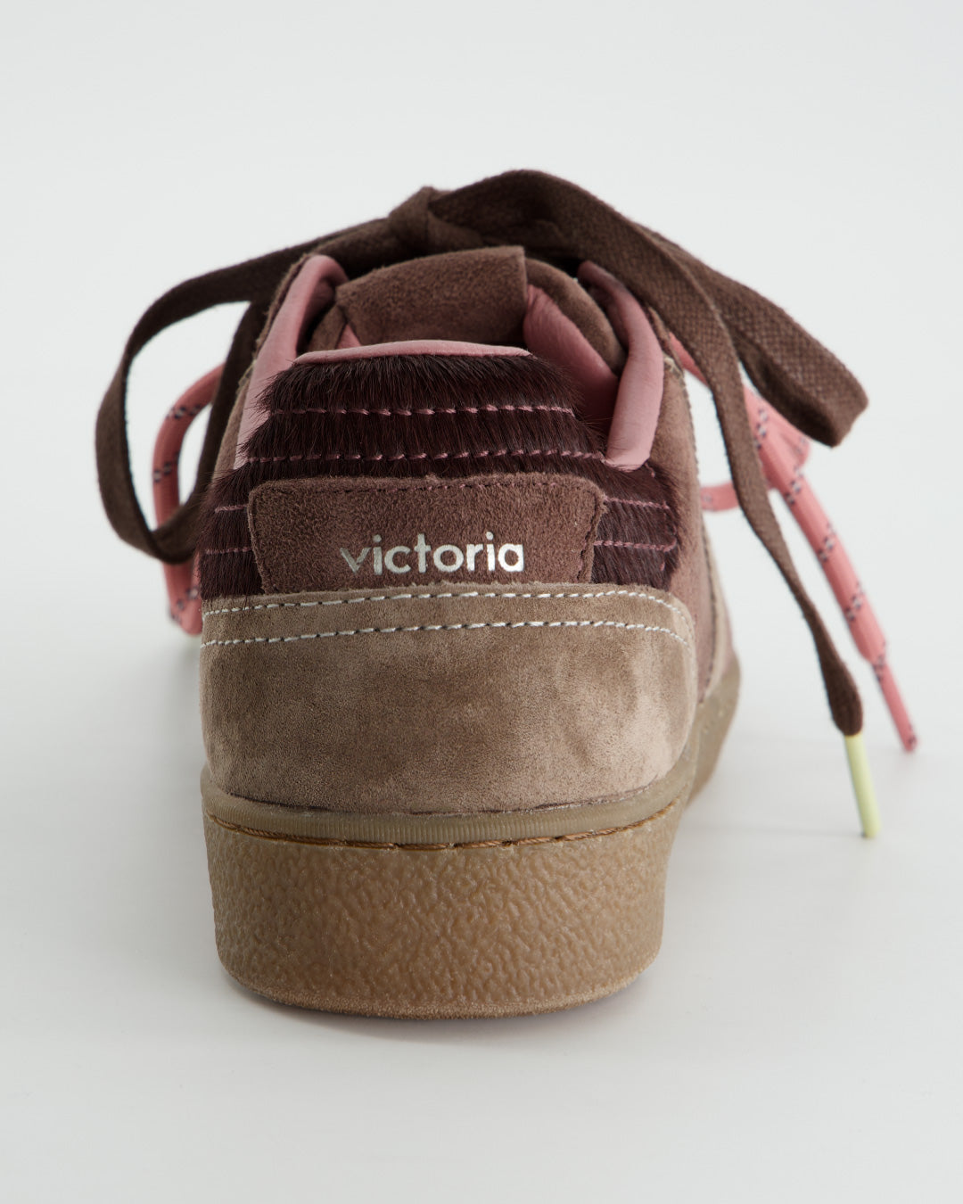 Zapatilla Victoria Marrón con Doble Cordón Rosa