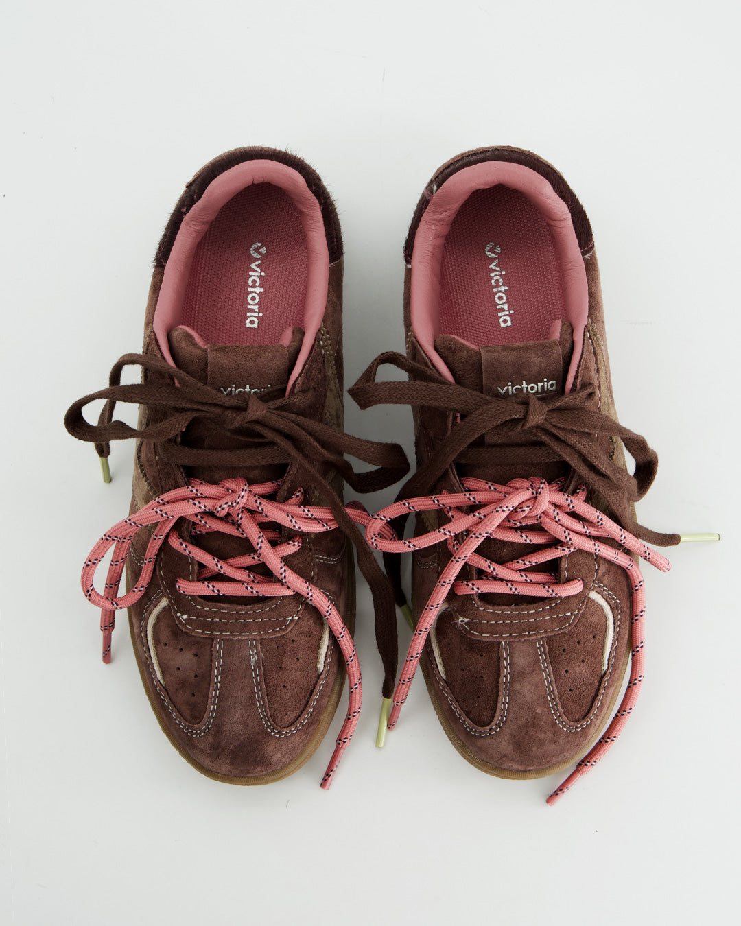 Zapatilla Victoria Marrón con Doble Cordón Rosa
