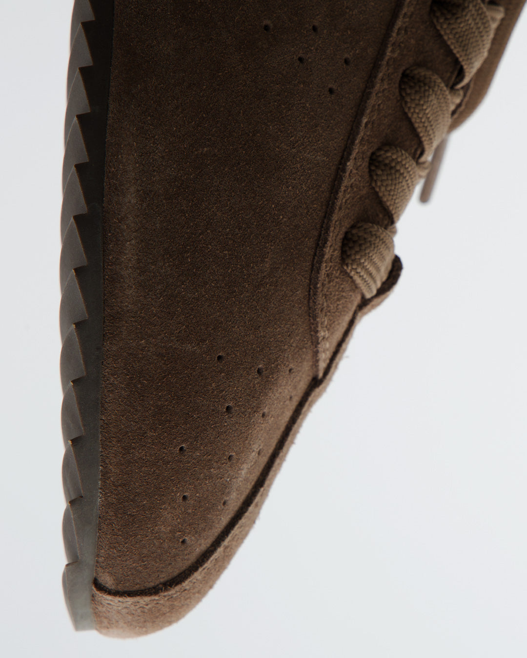 Minimalist brown suede sneaker - Tent
