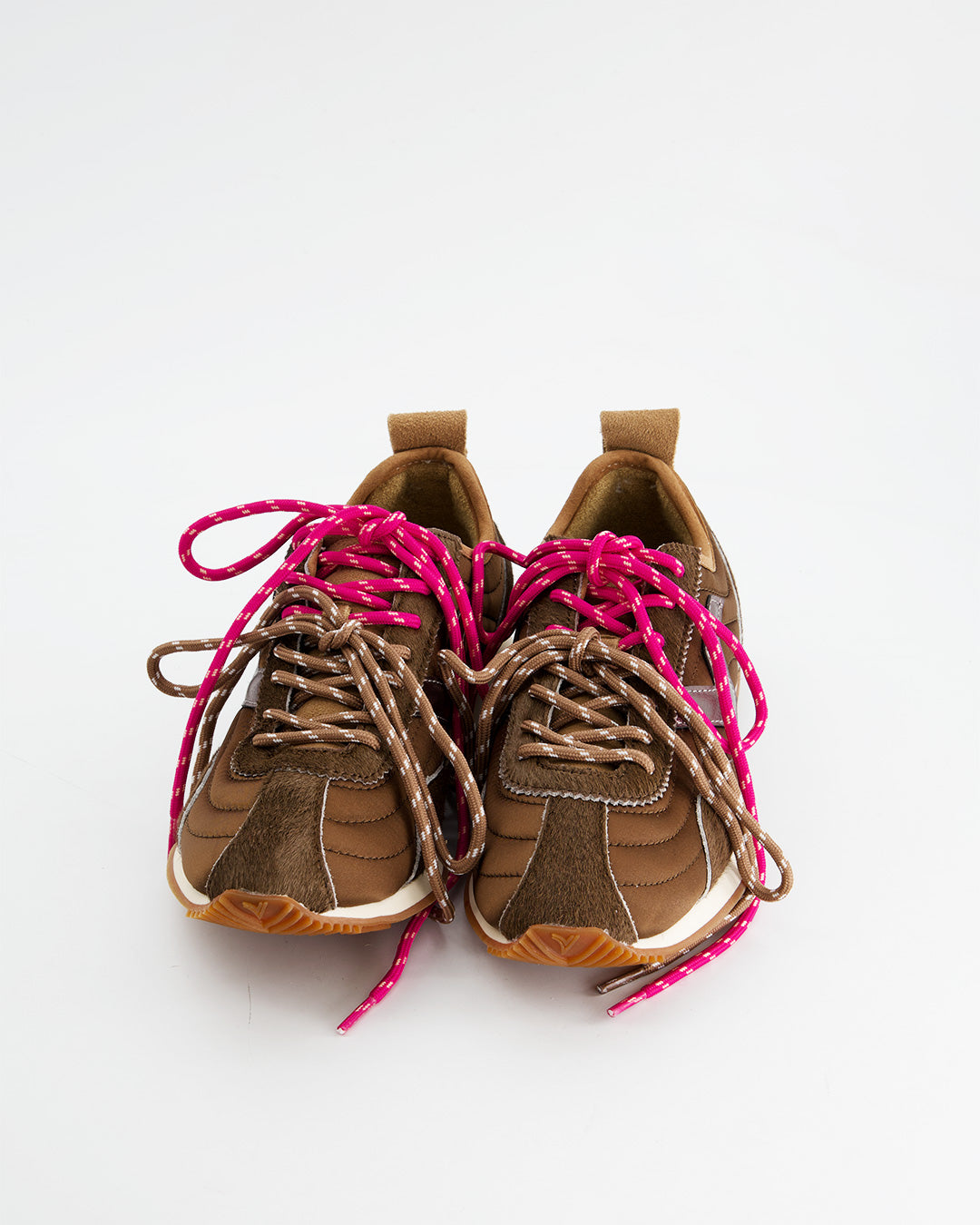 Zapatillas Retro Marrón con Doble Cordón Fucsia - Victoria