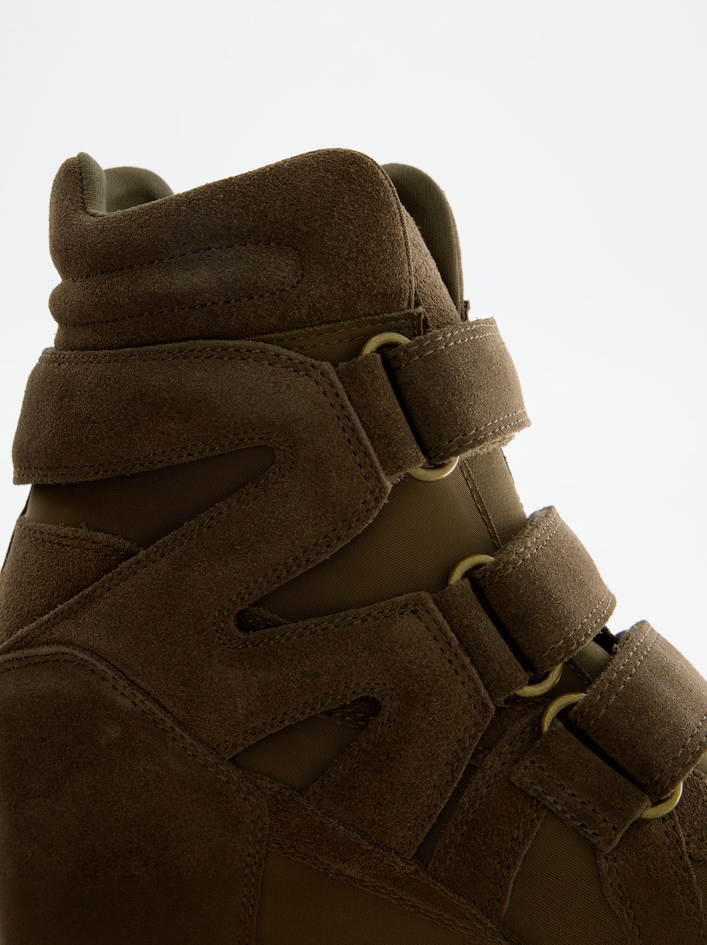 Zapatillas abotinadas con cuña en tono camel - Ohritta