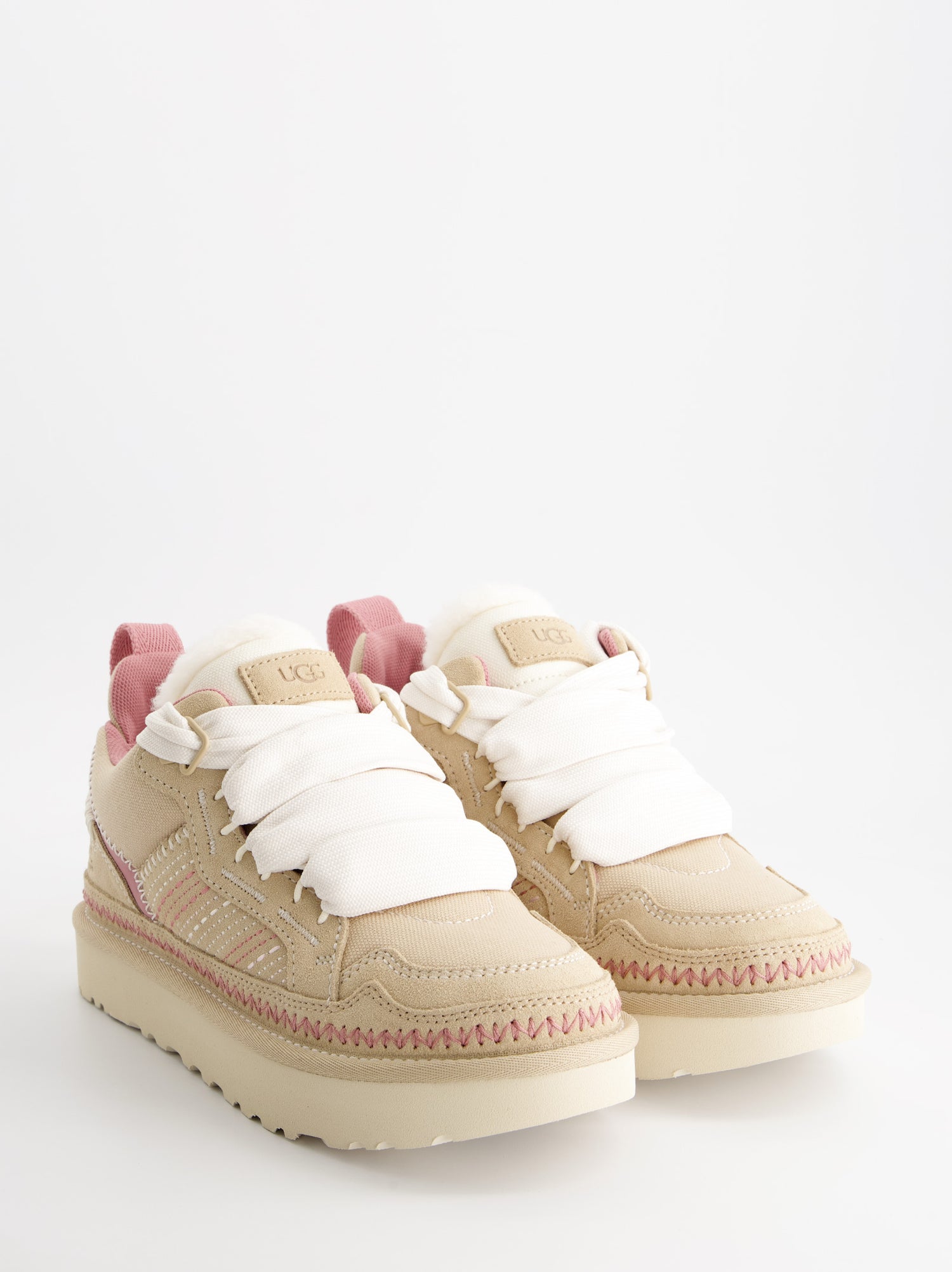 Zapatillas abotinadas de ante con bordado y cordones anchos - UGG Lowmel Meadow