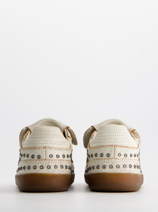 Zapatillas blancas de piel con tachuelas - Chile