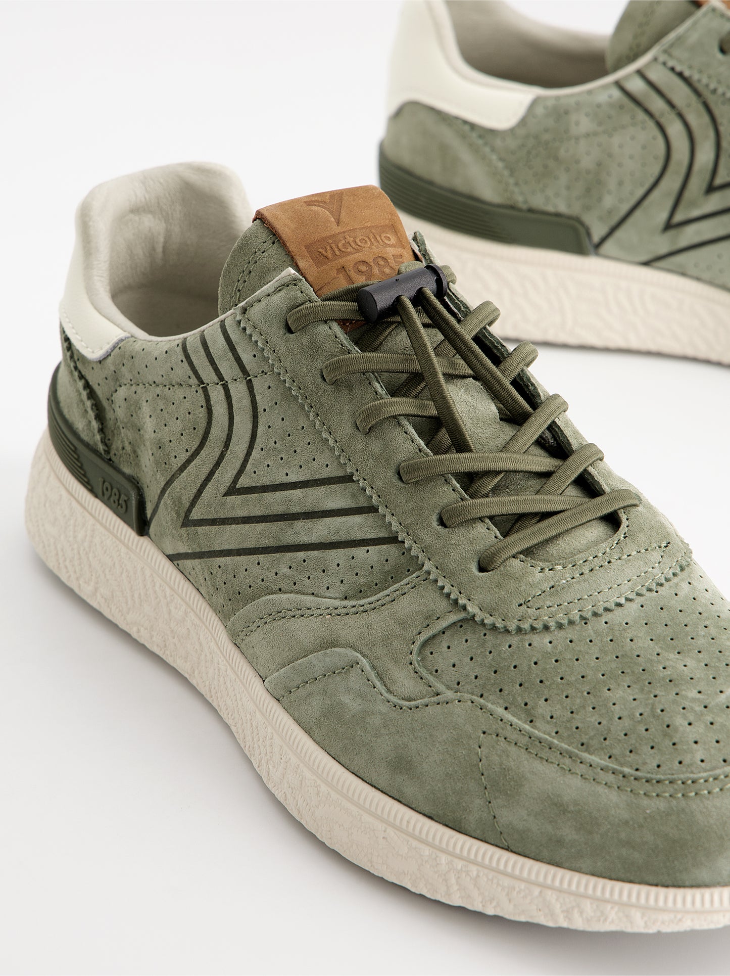 Zapatillas deportivas en ante - Victoria Anima