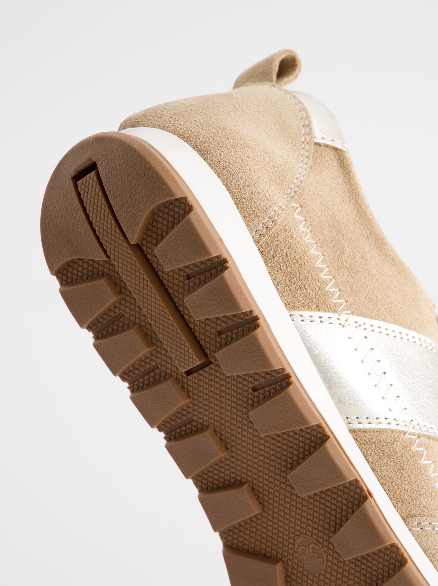 Zapatillas en ante con cordones elásticos - 032 004