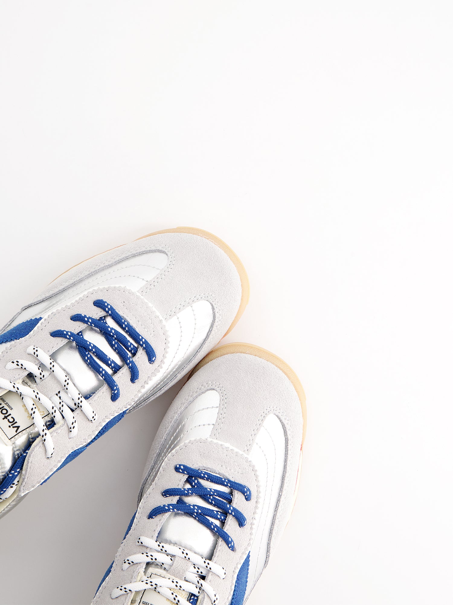 Zapatillas retro en ante metalizadas - Victoria Saturno