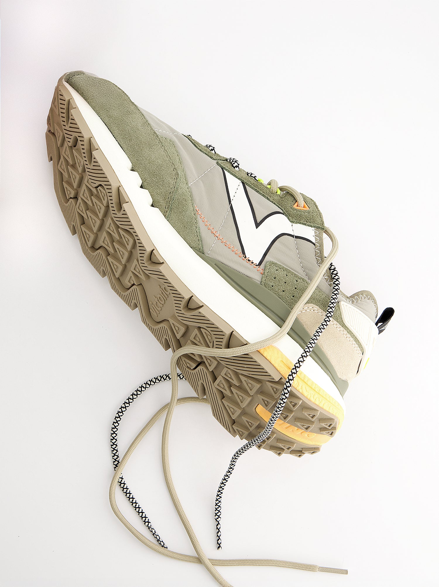 Zapatillas running retro detalles en ante - Victoria Wing Evo
