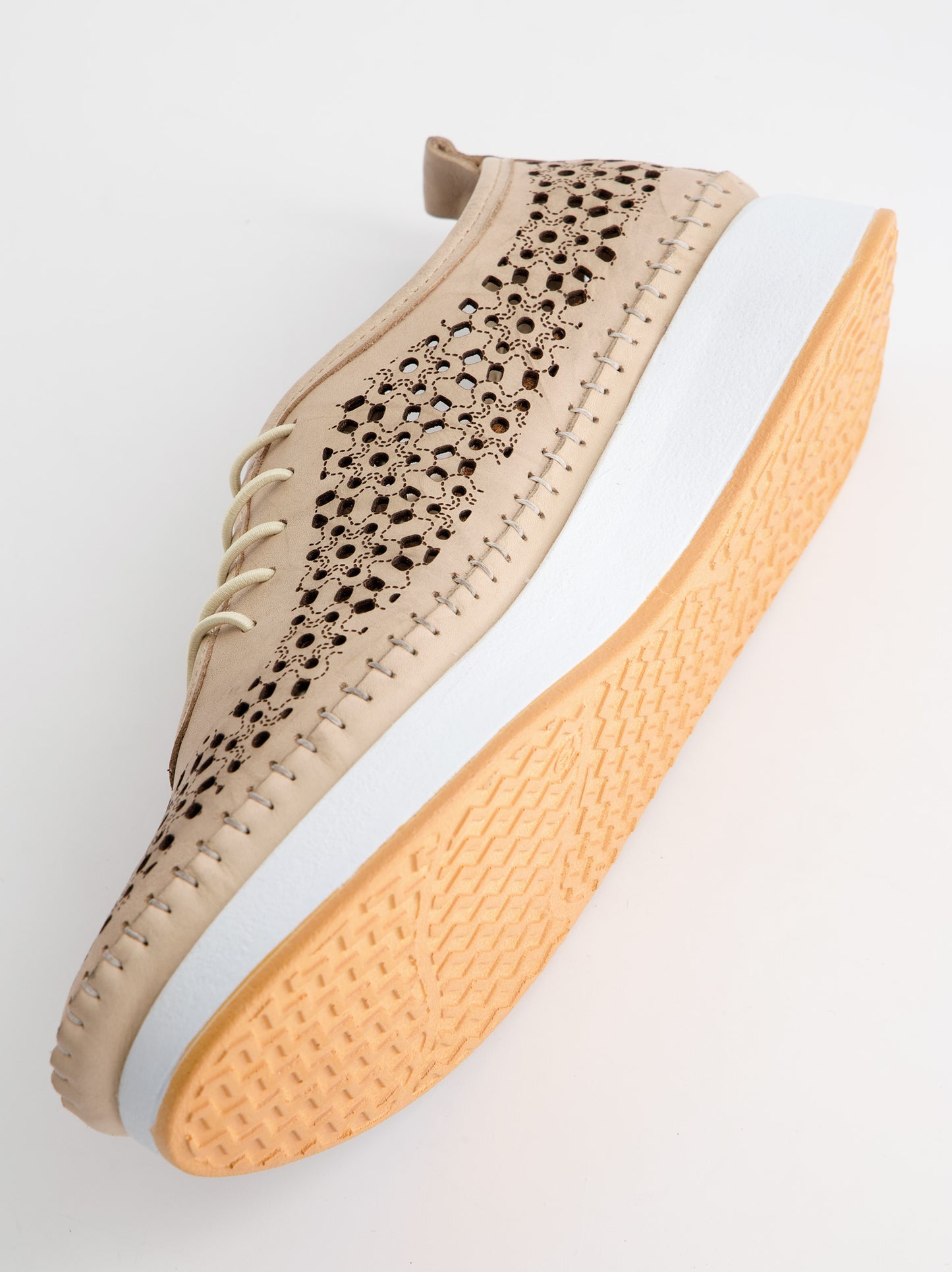 Zapatillas tipo blucher troqueladas en piel - P-1