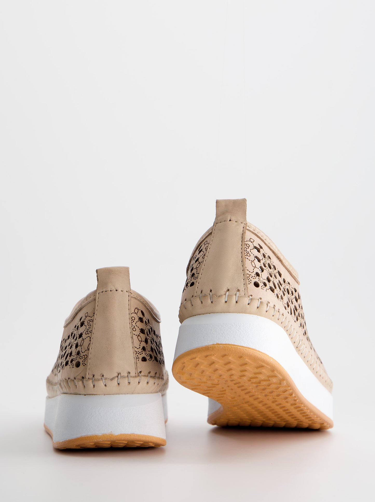 Zapatillas tipo blucher troqueladas en piel - P-1