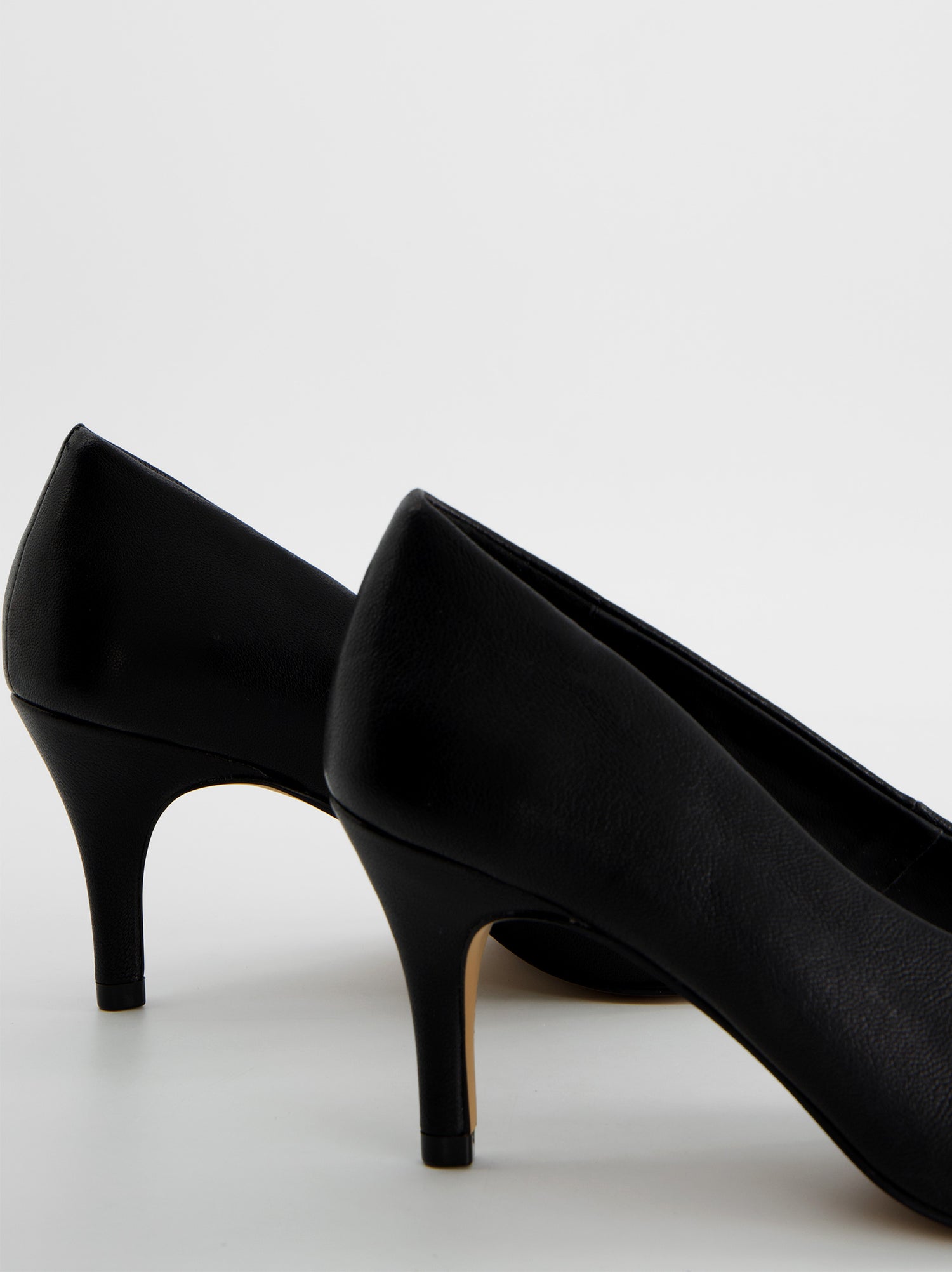 Zapato de tacón negro - Hangisi
