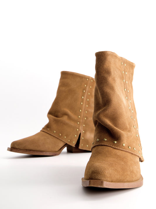 Botines cowboy de ante con tachuelas - Conar