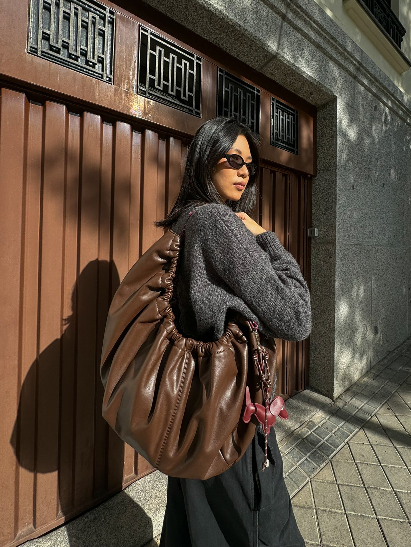 Bolso marrón fruncido efecto piel - ULK Bolor