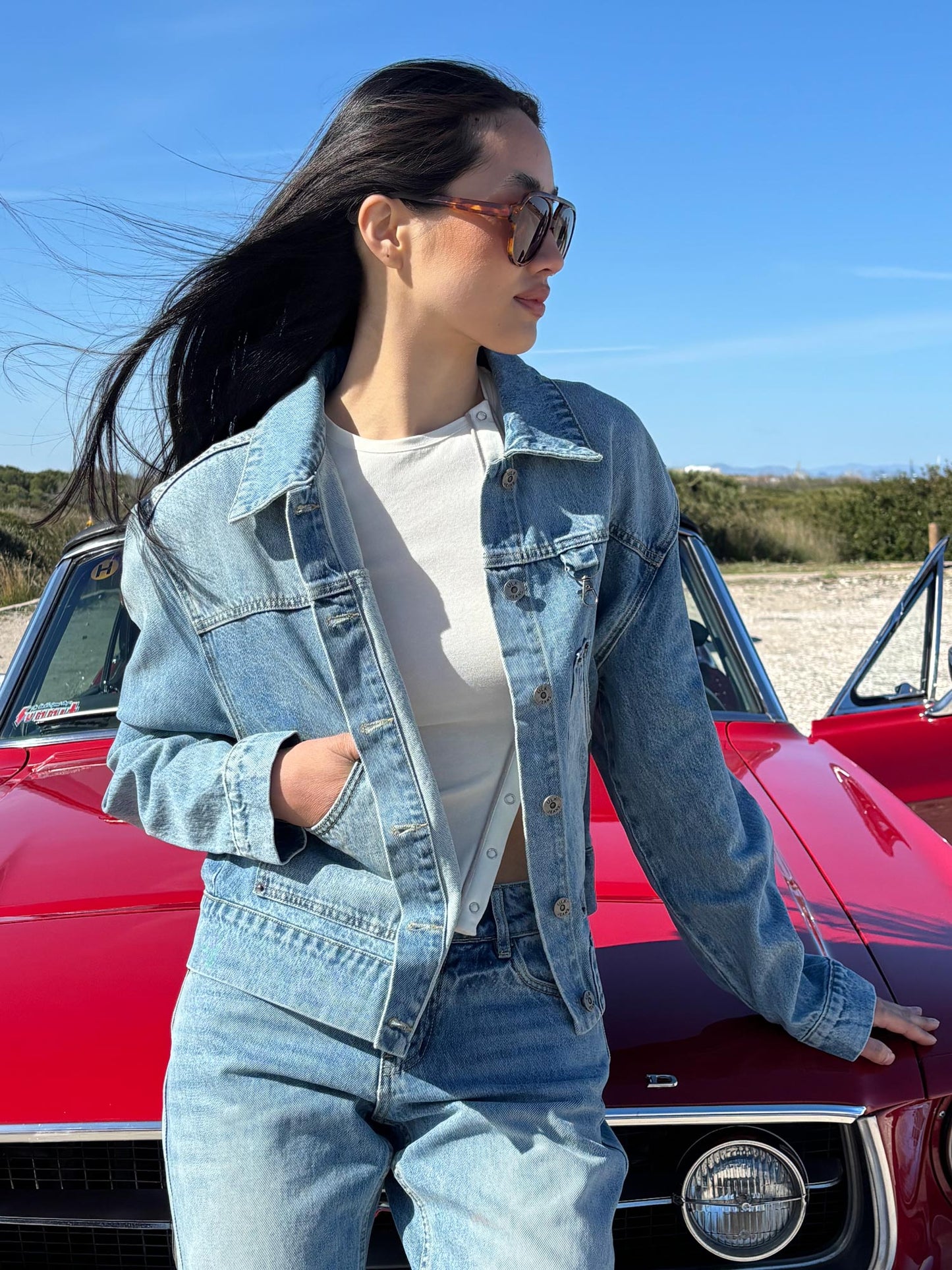 Chaqueta vaquera corta con bolsillos frontales - Zuri