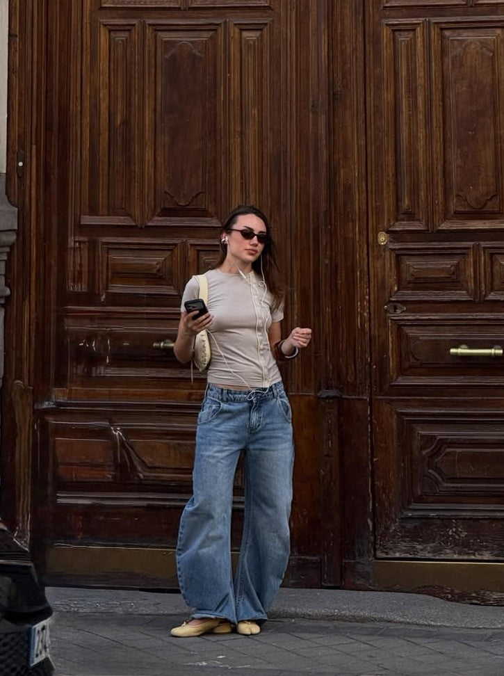 Camiseta beige con detalle de vivos en contraste - Mani